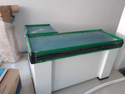 Bàn thu ngân dài 1m8